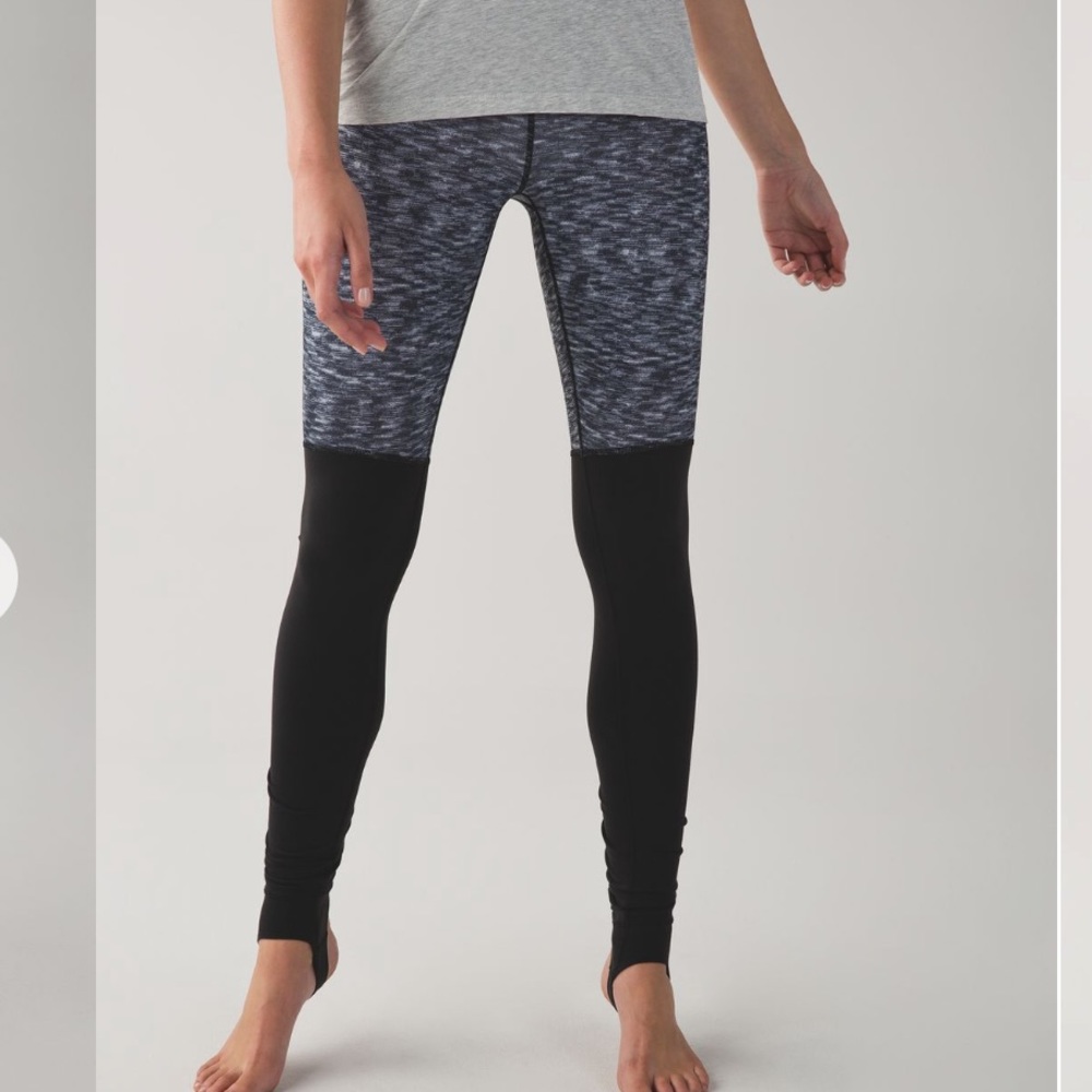 Lululemon Wunder Under Pant *Stirrup
Dramatic Static White Black / Black
